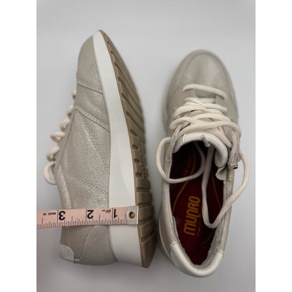 Munro Sutton leather Sneaker in gray silver  size 7.5M - Picture 7 of 11
